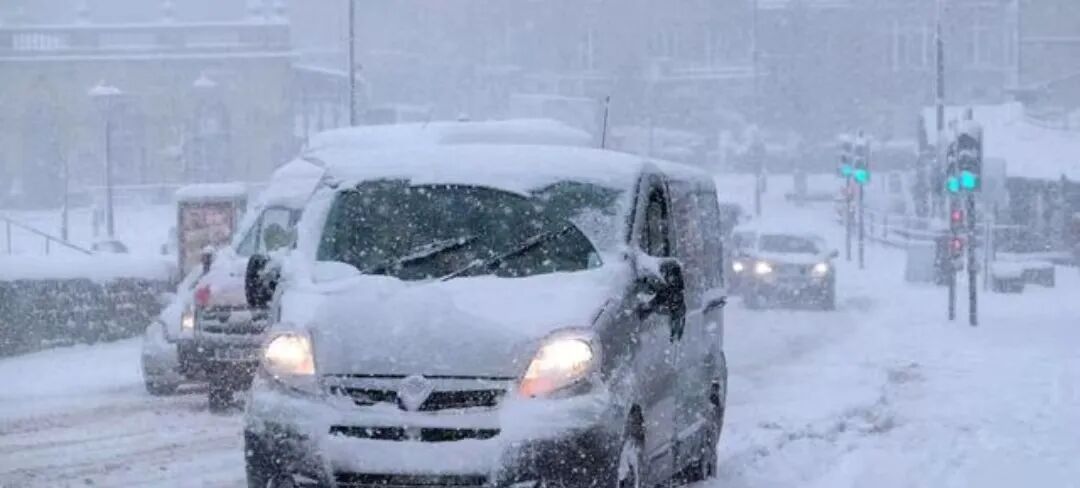 駕車(chē)出行前的準(zhǔn)備_出行提示_駕駛雪天車(chē)輛的安全技巧