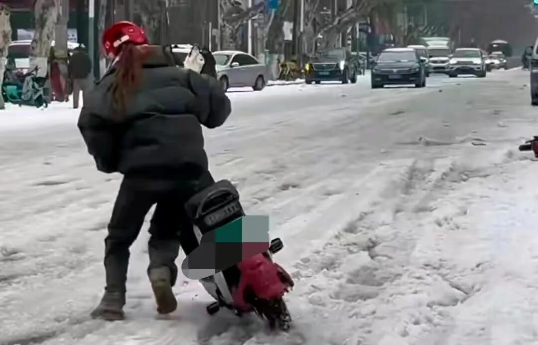 駕車出行前的準備_出行提示_駕駛雪地車輛的安全技巧