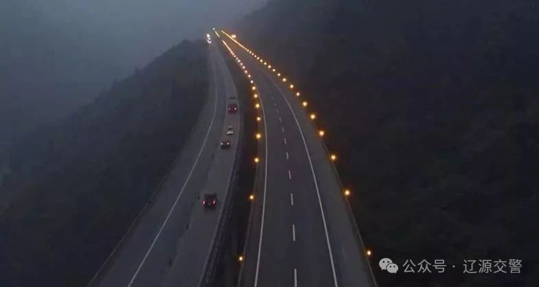 霧天行車安全常識_出行提示_低能見度駕駛技巧