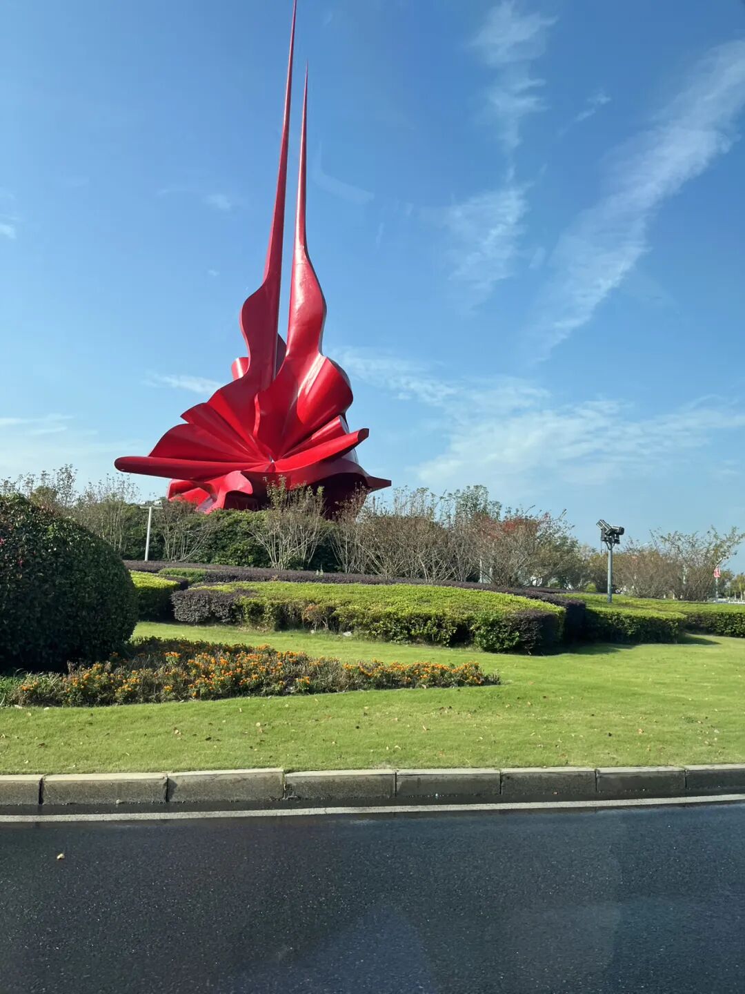 突發(fā)情況特殊車輛通行_交警人為干預(yù)紅綠燈時(shí)間限制_限行