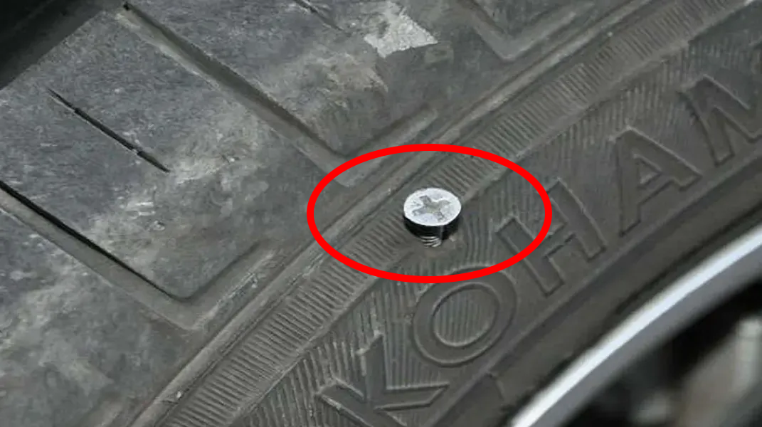 雪天行車安全注意事項_出行提示_開車前繞車一周