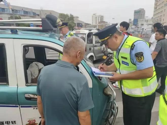 禁行_黃色臨時標(biāo)識牌禁行_電動車號牌新規(guī)