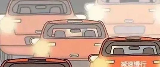 雪天行車安全注意事項_繞車檢查車胎_出行提示