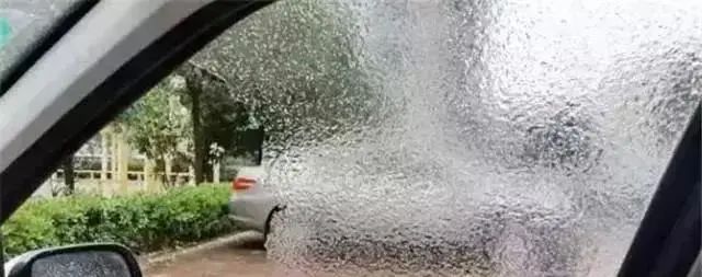 雪地行車安全技巧_降雪天氣開(kāi)車注意事項(xiàng)_出行提示