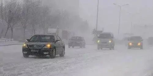 雪地行車安全技巧_降雪天氣開(kāi)車注意事項(xiàng)_出行提示