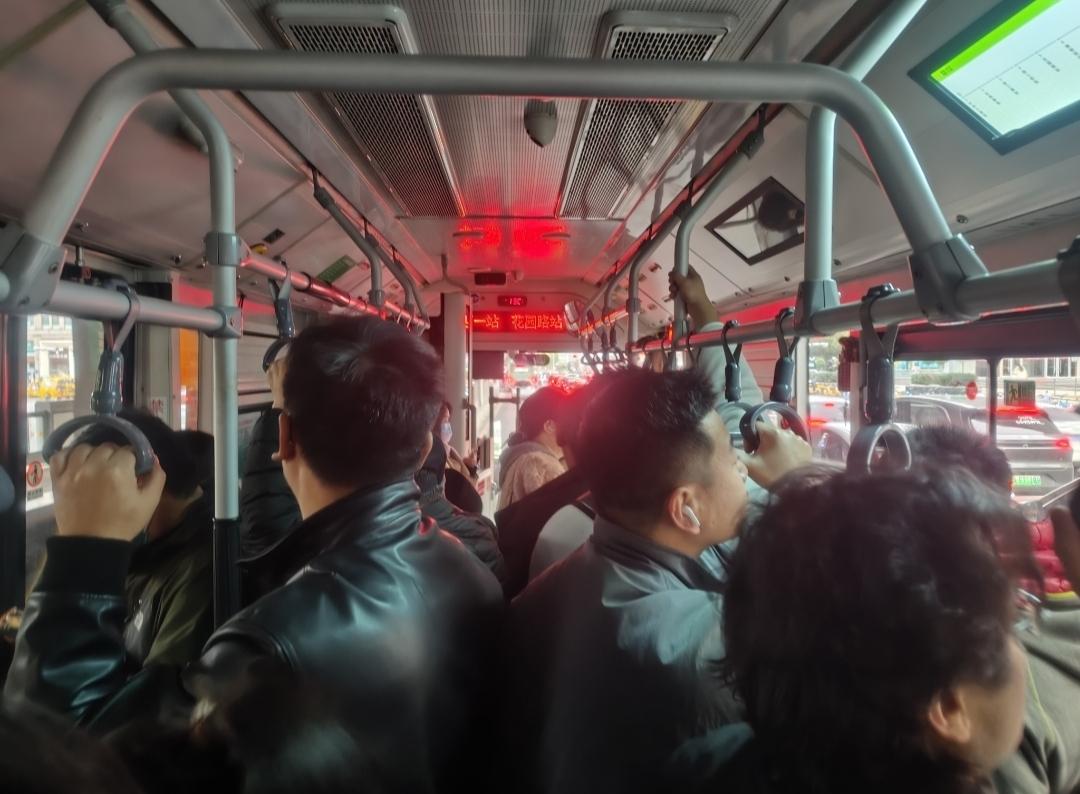 鄭州市限行政策恢復(fù)_限行_鄭州公共交通早高峰客流量增長(zhǎng)