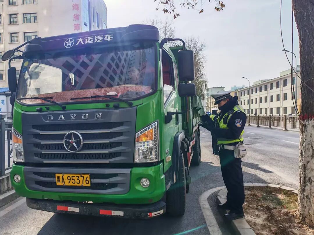 西寧市公安局交通管理局 禁限行車輛整治行動(dòng) 西寧交管 高壓態(tài)勢_限行