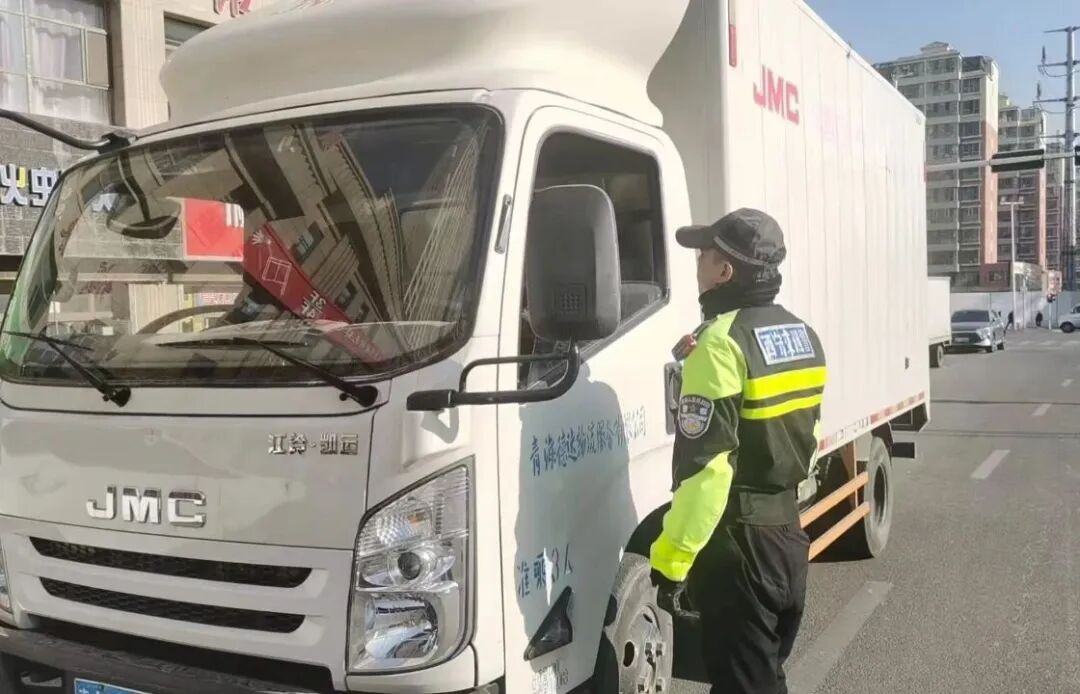 西寧市公安局交通管理局 禁限行車輛整治行動(dòng) 西寧交管 高壓態(tài)勢_限行