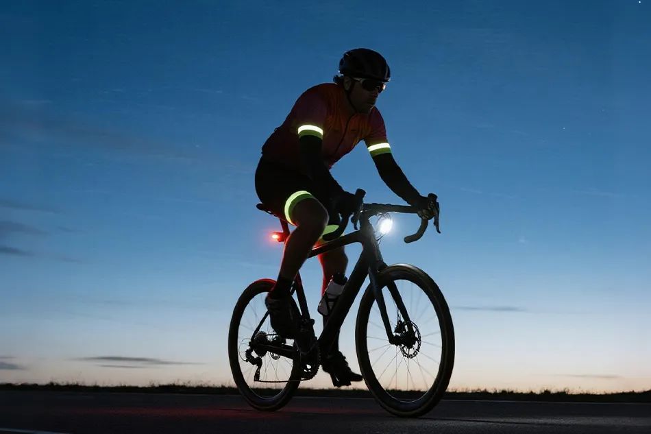 夜騎安全指南_裝備選擇技巧_路況