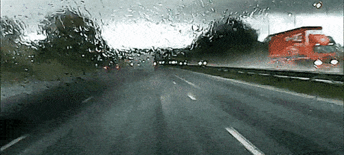 出行提示_雨天行車安全提示_雨霧天氣安全駕駛指南