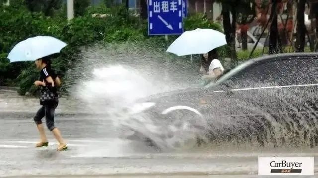 出行提示_梅河口市強(qiáng)降雨出行安全指南_雨天行車注意事項(xiàng)